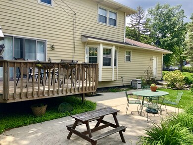 1136 Catalpa Ln, Naperville, IL 60540 - photo 2