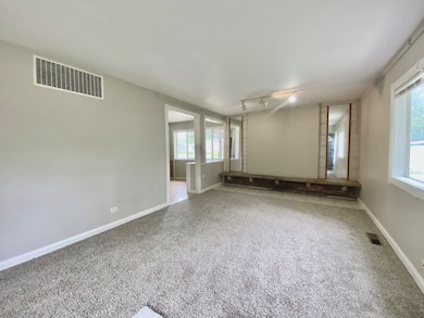 456 Tomahawk St, Park Forest, IL 60466 - photo 2