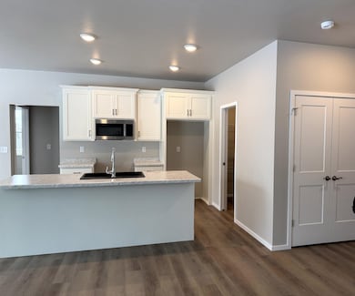 N9305 Gemstone Ct, Appleton, WI 54915 - photo 2