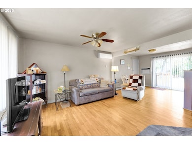 695 32nd St, Springfield, OR 97478 - photo 5