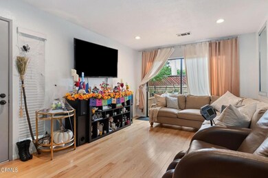 5-web-or-mls-05 - Living Room