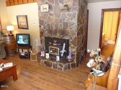 06 - Fireplace with Wood Insert