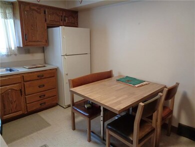 EAT-IN KITCHEN