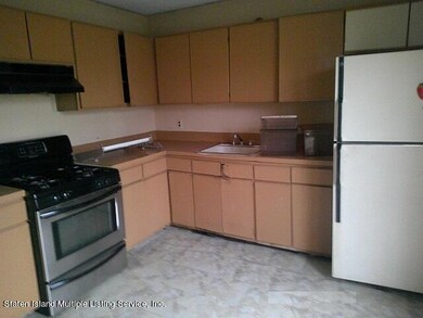 57 Skyline Dr, Staten Island, NY 10304 - photo 4