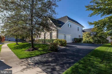 25703 Meadowhouse Ct, Chantilly, VA 20152 - photo 2