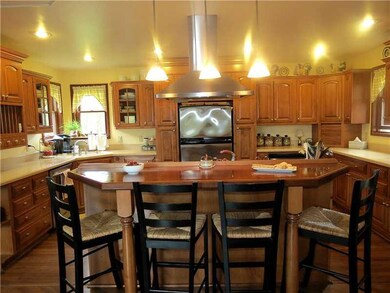 Kitchen. The18X10 kitchen includes SS appliances, 