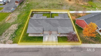 215 Little Cedar Dr, Hansen, ID 83342 - photo 2