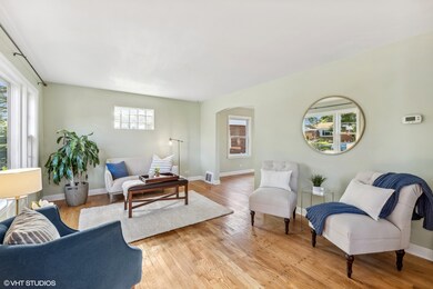 9909 Drury Ln, Westchester, IL 60154 - photo 3