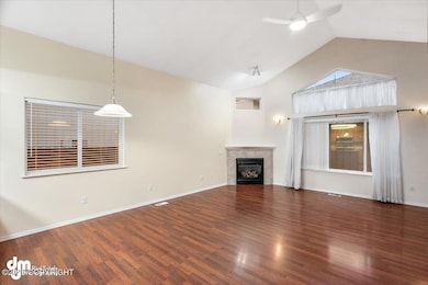 07-Living Room_SLS_-6960