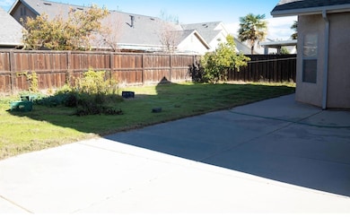 4712 W Celeste Ave, Fresno, CA 93722 - photo 7