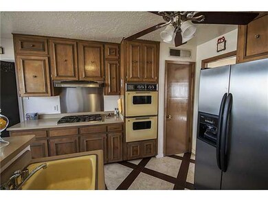 10709 Vista Lomas Dr, El Paso, TX 79935 - photo 6