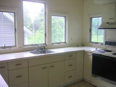 50 Amity Place, Amherst, MA 01002 - photo 3