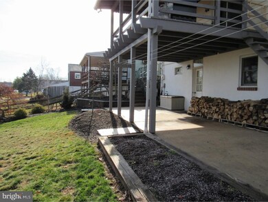 490 Macoby St, Pennsburg, PA 18073 - photo 5