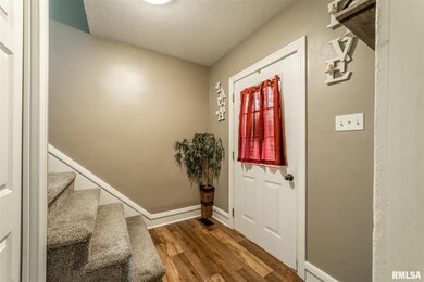 719 Tremont St, Lincoln, IL 62656 - photo 3