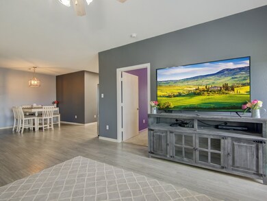 5210 Mcgrath Dr, Alvin, TX 77511 - photo 5