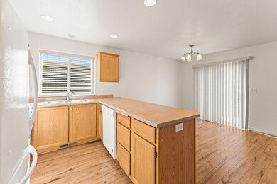 1387 Circlewood Dr, Central Point, OR 97502 - photo 4