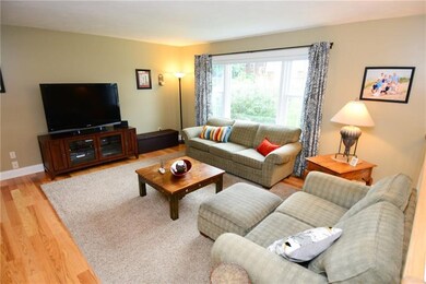 247 Parkwood Circle Living Room