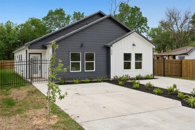 929 Marjorie St unit A/B, Houston, TX 77088 - photo 2