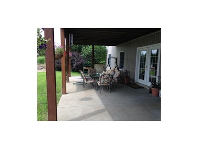COVERED PORCH