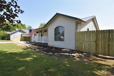 View of front of house featuring a front yard