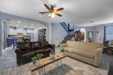 8 - Livingroom (Pic 2)