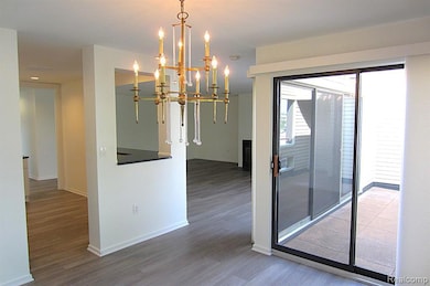 DR with access to private balcony!