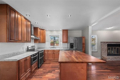 14 Blackstone Ct, Saint Charles, MO 63303 - photo 2