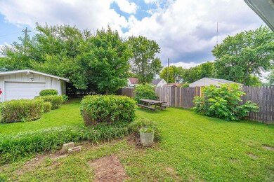 910 Byron Ave-3