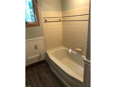 Newly remodeled bathroom!  Look at that shine!!!!