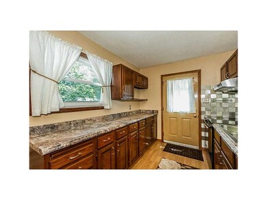 Kitchen. Eat-in kitchen