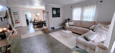 109 Maple Terrace living room