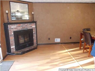 48 Arrowood Ct unit 608, Staten Island, NY 10309 - photo 6