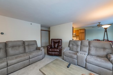 unlisted-address, Waukegan, IL 60087 - photo 3