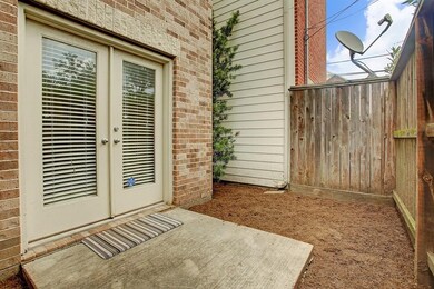 2705 Rutland St unit B, Houston, TX 77008 - photo 2