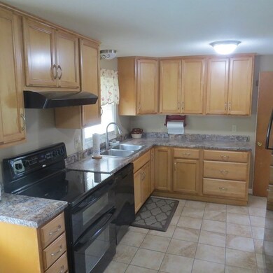 10 Lawndale St, Easthampton, MA 01027 - photo 2