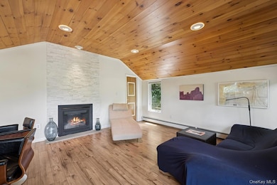 8 Towle Place, Glen Cove, NY 11542 - photo 3