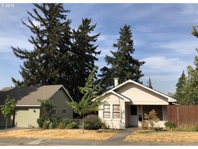 811 W 14th St, the Dalles, OR 97058 - photo 2