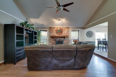 324 Stratford Dr, Hurst, TX 76054 - photo 7