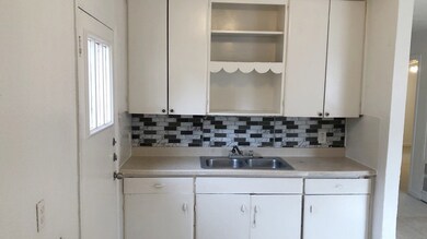 8010 Roswell St unit 3, Houston, TX 77022 - photo 4