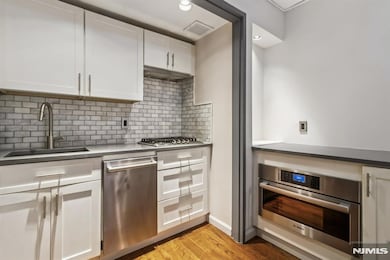 Linwood Park unit 2D, Fort Lee, NJ 07024 - photo 3