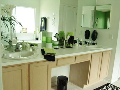 1592 Stafford Ave Master Bath #3