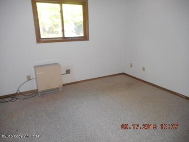 8551 Bumble Bee Way, Tobyhanna, PA 18466 - photo 3