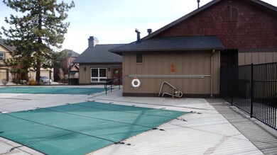 River Canyon Estates - outdoor pool