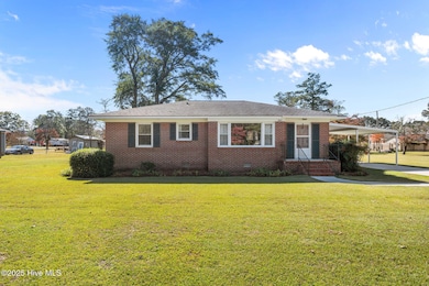 405 Pollock St, Pollocksville, NC 28573 - photo 6