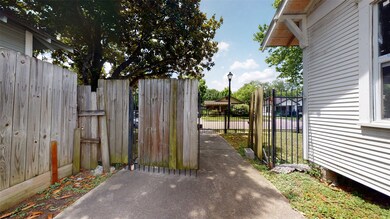 1019 E 14th St, Houston, TX 77009 - photo 6