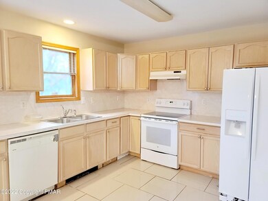 144 Huffman Cir, Bushkill, PA 18324 - photo 7