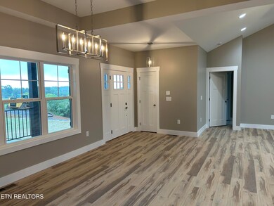 531 Meadowcrest Ln, Dandridge, TN 37725 - photo 5