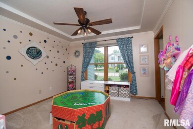 4221 N Oak St, Davenport, IA 52806 - photo 3