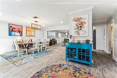 FOYER / FORMAL DINING