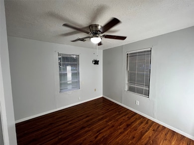 230 E Southland Ave, Alvin, TX 77511 - photo 7